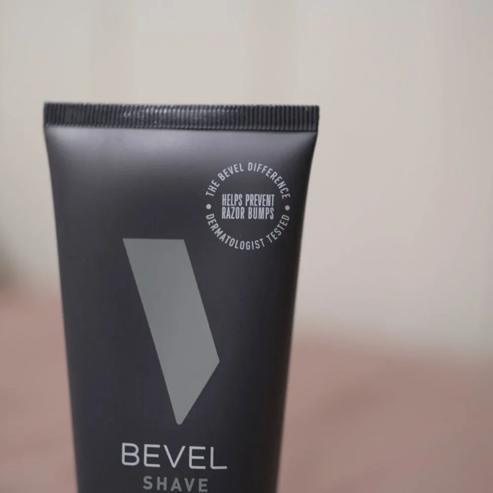 Bevel Shave Safety Razor + Shave Cream with Aloe Vera Set | 1 Razor, 10 Blades